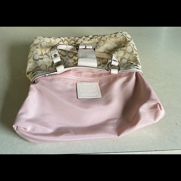 Coach purse. - Picture 5 of 16